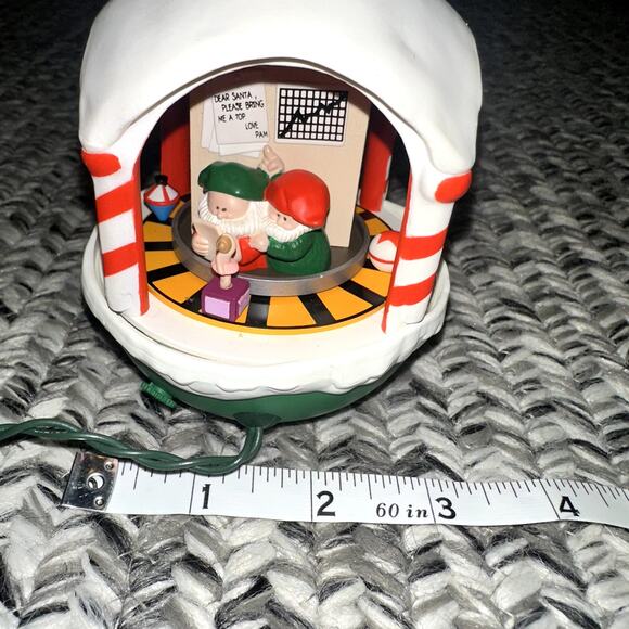 Hallmark "Santa's Workshop" Keepsake Ornament - Magic Light and Motion! 1993 - Picture 6 of 7